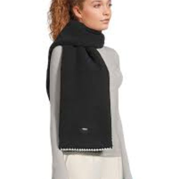 NWT UGG Women's Scalloped UGGFluff Scarf Black - Picture 4 of 4